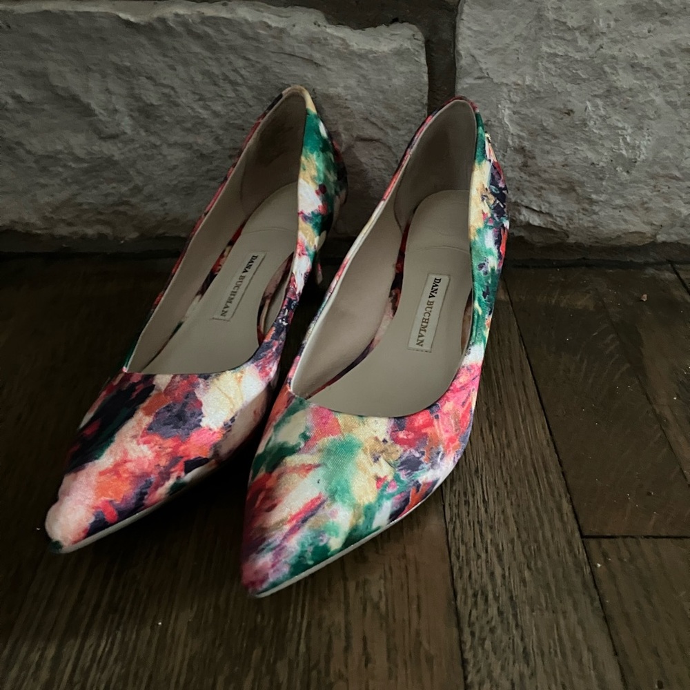 Dana Buchman abstract colorful Women's Shoes